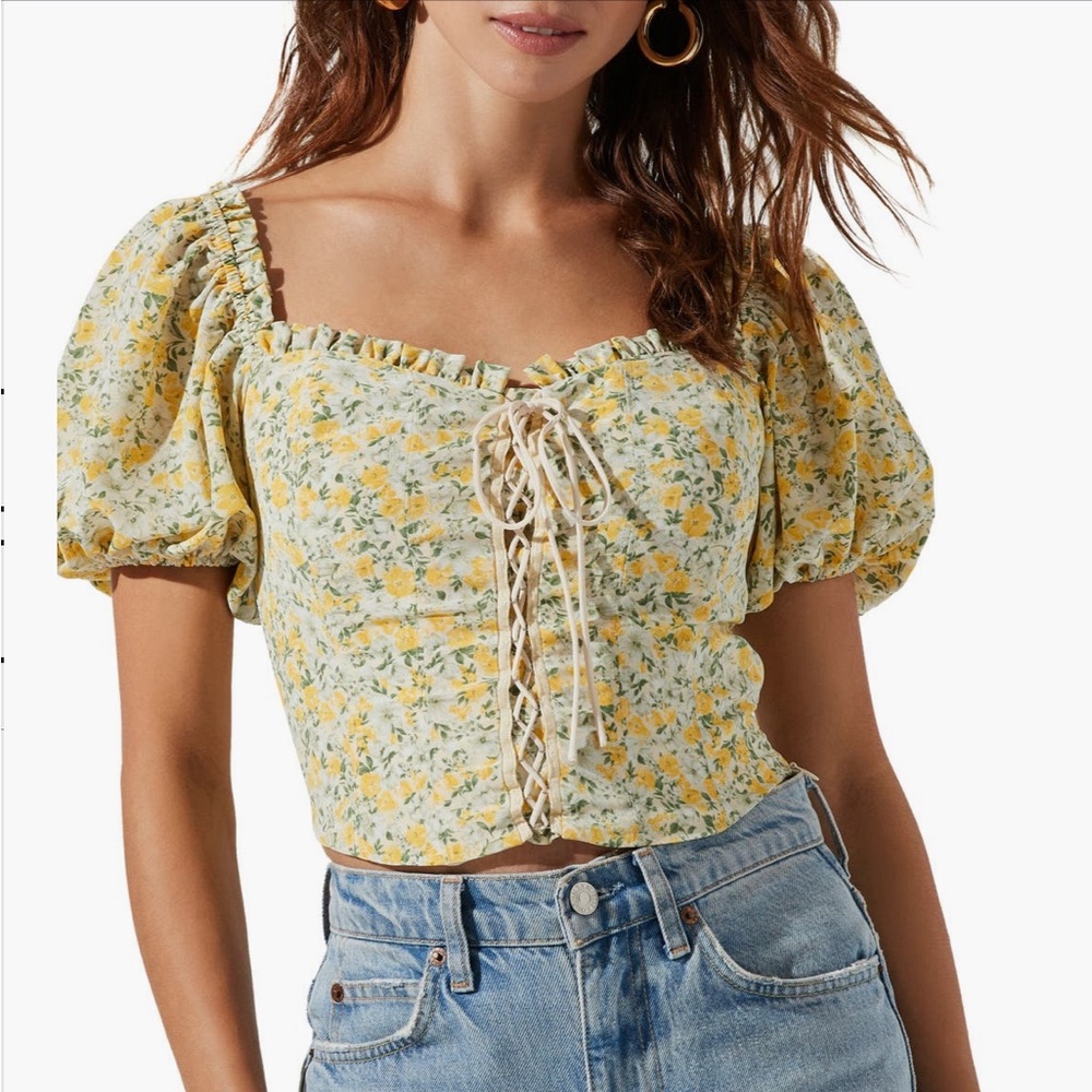 ASTR the Label Lace-up floral puff sleeves crop top